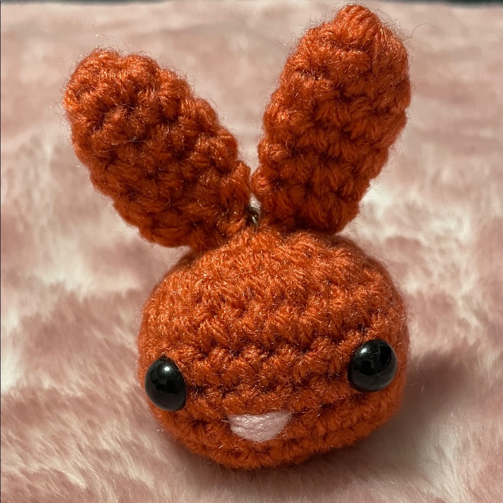 CROCHET MINI MOCHIBUN KEYCHAIN- CORAL